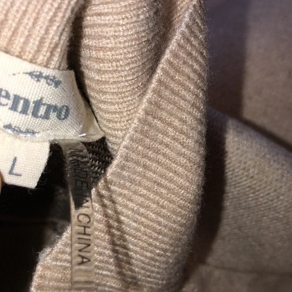 Entro leopard print sweater size large with high side slits - Picture 8 of 9